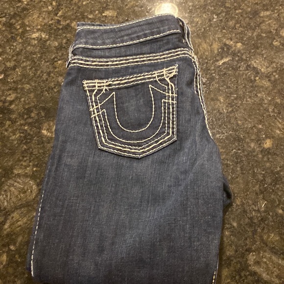 Like new True Religion jean dark blue size 28 super long - Picture 2 of 4